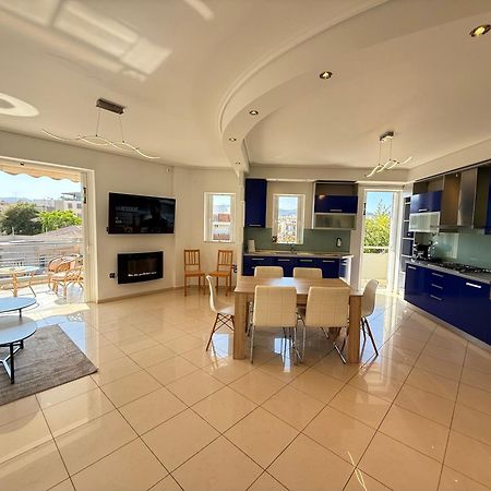 Sunny Home Private Jacuzzi Hydromassage Acropolis & Lycabettus Far View Parking 300M Metro Peristeri Atene Esterno foto