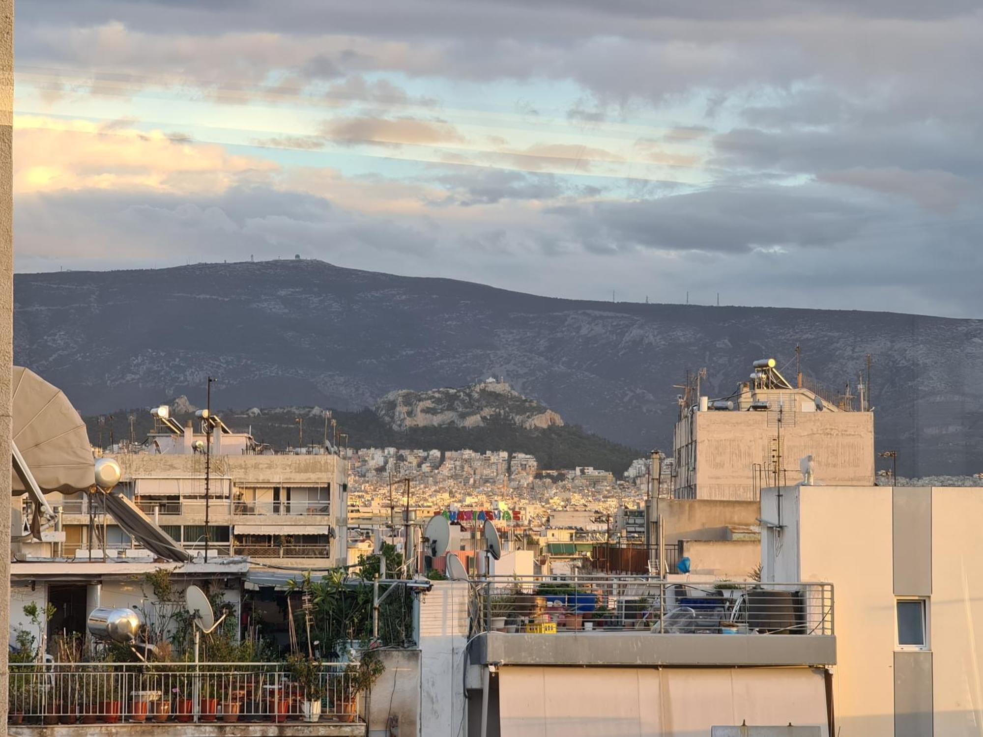 Sunny Home Private Jacuzzi Hydromassage Acropolis & Lycabettus Far View Parking 300M Metro Peristeri Atene Esterno foto