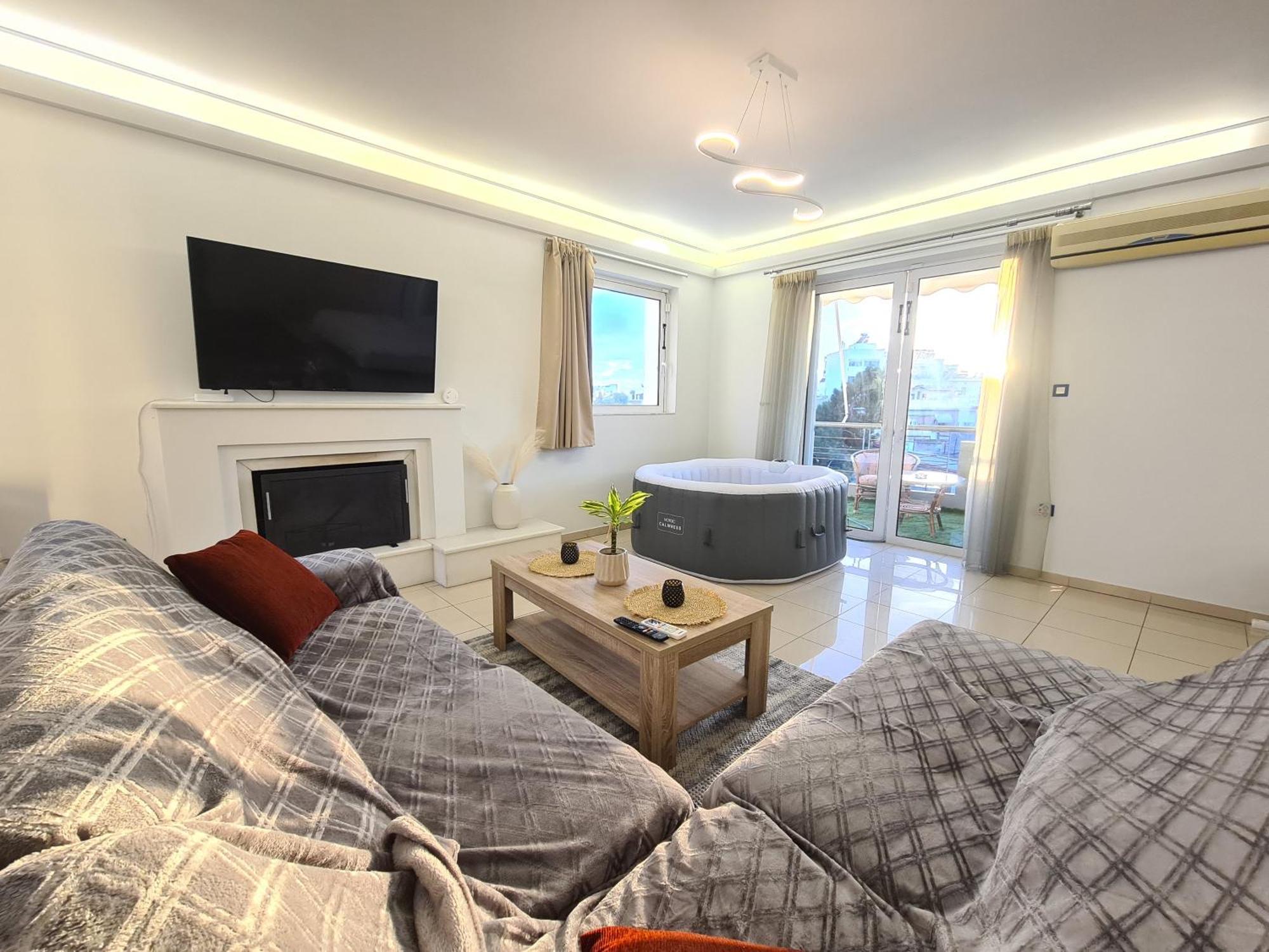 Sunny Home Private Jacuzzi Hydromassage Acropolis & Lycabettus Far View Parking 300M Metro Peristeri Atene Esterno foto