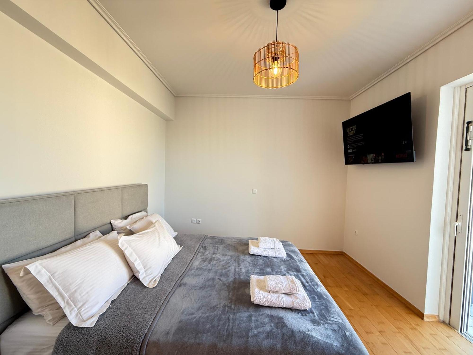 Sunny Home Private Jacuzzi Hydromassage Acropolis & Lycabettus Far View Parking 300M Metro Peristeri Atene Esterno foto