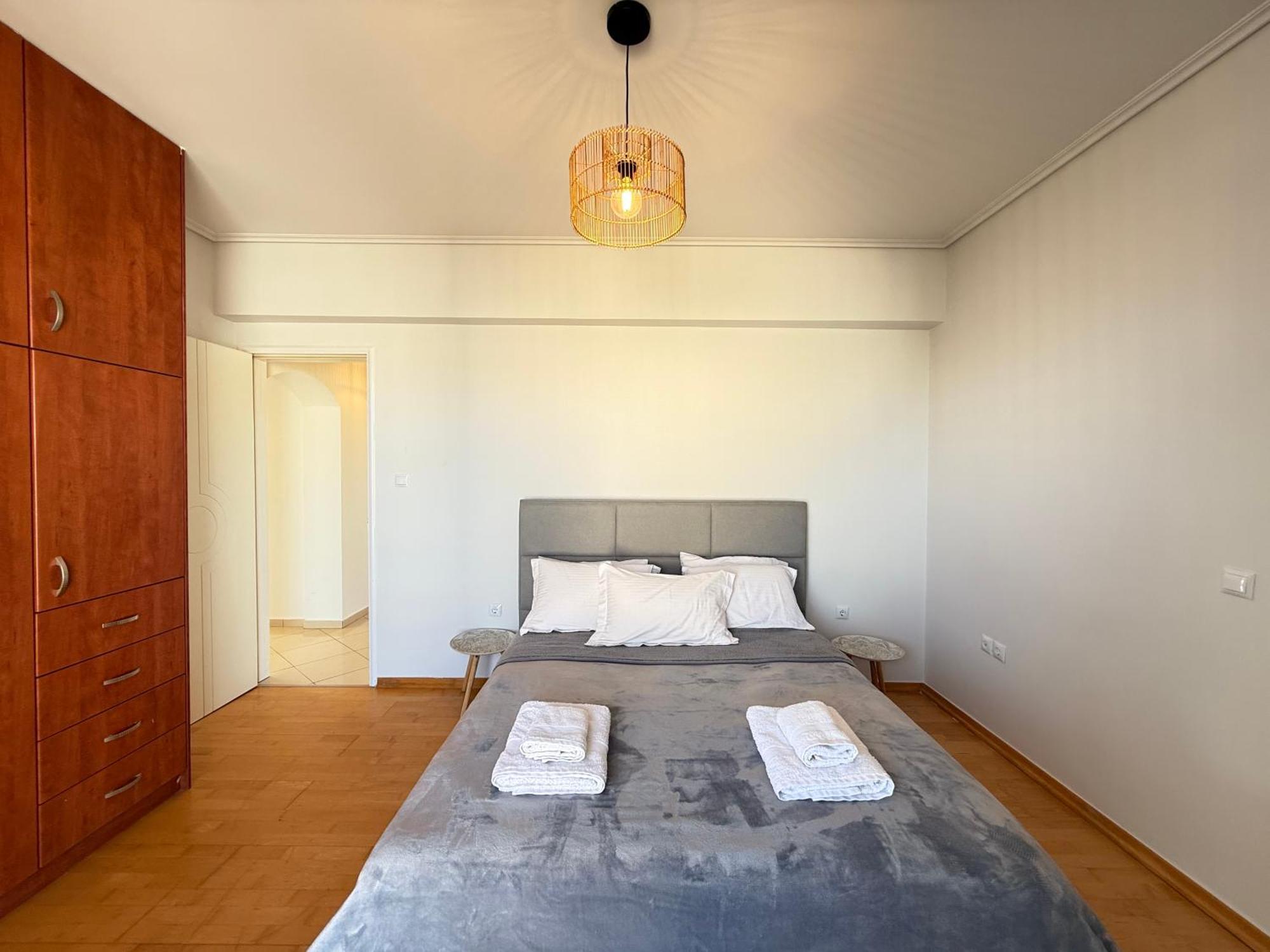 Sunny Home Private Jacuzzi Hydromassage Acropolis & Lycabettus Far View Parking 300M Metro Peristeri Atene Esterno foto